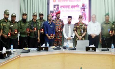 অগ্নি নির্বাপণে সাহসী ভূমিকার জন্য আনসার সদস্যদের সম্মাননা