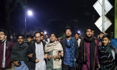 নির্বাচন বন্ধে ইসির বিজ্ঞপ্তির পর শাবি শিক্ষার্থীদের রাতভর বিক্ষোভ