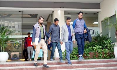 জাতীয় পরিচয়পত্র জালিয়াতি ও তথ্য বিক্রি, ইসি কর্মীসহ গ্রেপ্তার ২