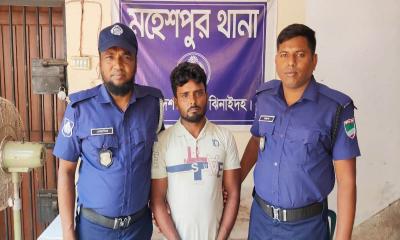 মহেশপুরে আপত্তিকর ছবি ছড়িয়ে দেওয়ার ভয় দেখিয়ে চাঁদা দাবি, আটক ১