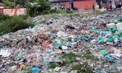 কেন্দুয়ায় বিদ্যালয়ের সামনে ময়লার ভাগাড়, শিক্ষার্থীদের চরম দুর্ভোগ 