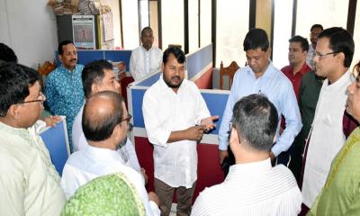 নাগরিক সেবা নিশ্চিতে কর্মকর্তাদের দায়িত্বশীল হওয়ার নির্দেশ রাসিক প্রশাসকের