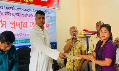 বান্দরবানে ৫০০ সিএনজি মালিকদেরকে ঈদ উপহার প্রদান