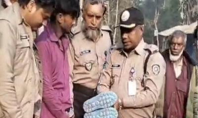 নোয়াখালীতে জুতার ভেতরে ইয়াবা পাচার,  গ্রেপ্তার ১