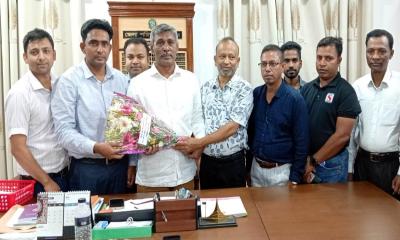 ফরিদপুরের জেলা প্রশাসকের সঙ্গে মধুখালী প্রেসক্লাবের সাংবাদিকদের মতবিনিময়