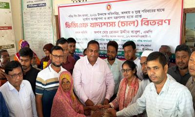 লালমনিরহাটে ভিজিএফ’র চাল বিতরণ উদ্বোধন করলেন এমপি বাবুল