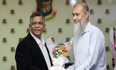 ক্রিকেটারদের বিদ্রোহে নতি স্বীকার, বিসিবির অর্থ কমিটি থেকে নাজমুল ইসলাম অপসারিত