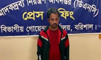 উজিরপুরে ফেনসিডিল ও প্রাইভেটকারসহ যুবক গ্রেপ্তার
