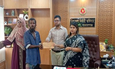 সোনারগাঁয়ে অসহায়দের মাঝে নগদ অর্থ বিতরণ, ইউএনওর উদ্যোগে
