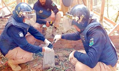 জাজিরায় বোমা বানাতে গিয়ে বিস্ফোরণের ঘটনায় আটক ৩