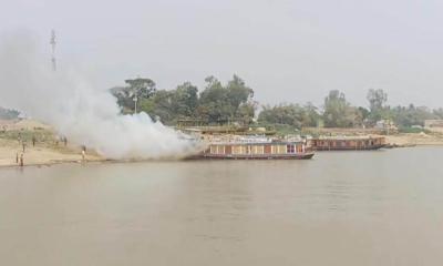 তাহিরপুরে পর্যটকবাহী হাউজবোটে আগুন