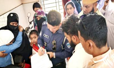 ফরিদগঞ্জে টয়লেট থেকে প্রবাসীর স্ত্রীর গলাকাটা মরদেহ উদ্ধার