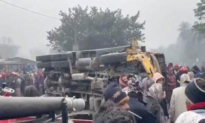রাজশাহীতে বালুর ট্রাক উল্টে নিহত ৪