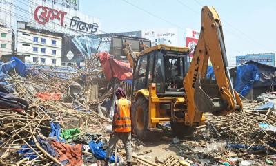 কাঁচপুরে যানজট নিরসনে মহাসড়কের অবৈধ স্থাপনা উচ্ছেদ