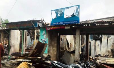দিরাইয়ে মধ্যরাতে আগুনে পুড়ল ৬ দোকান, ব্যবসায়ীদের হাহাকার