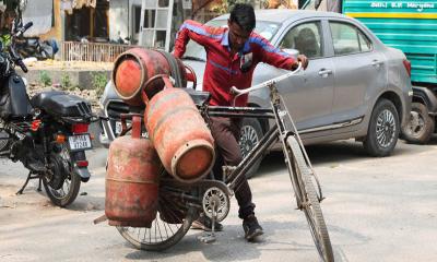 তীব্র গ্যাসসংকটে ভারত, বিপাকে সাধারণ মানুষ