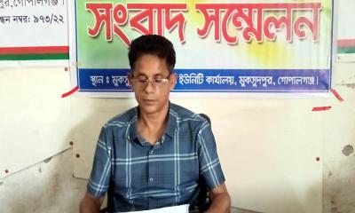 মুকসুদপুরে সংবাদ সম্মেলন করে আ.লীগ নেতার পদত্যাগ