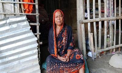 মুজিবনগরে খুপড়ি ঘরে মানবেতর জীবনযাপন মুগলি খাতুনের