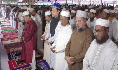 বরিশালে বৃষ্টি উপেক্ষা করে ঈদুল ফিতরের প্রধান জামাত অনুষ্ঠিত