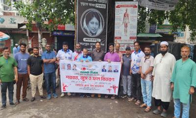 মে দিবসে গাজীপুরে শ্রমজীবী মানুষের পাশে দাঁড়াল রোটারি ক্লাব