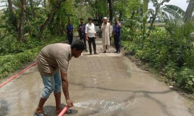 বালিয়াকান্দিতে সড়কে মাটি ফেলে জনদুর্ভোগ, মোবাইল কোর্টে দুইজনকে জরিমানা