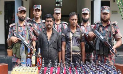 যশোরে ফেন্সিডিল ও বিদেশি মদসহ ভারতীয় ও বাংলাদেশি আটক