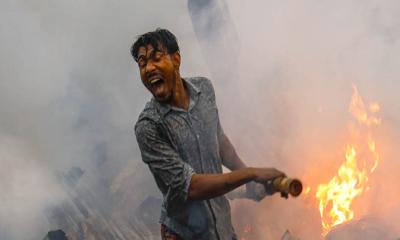 কড়াইল বস্তিতে ভয়াবহ অগ্নিকাণ্ড: খোলা আকাশের নিচে হাজারো মানুষের দীর্ঘশ্বাস