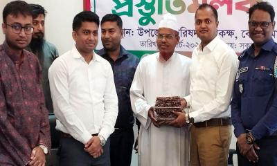 বোয়ালমারীতে ৫০ মাদ্রাসায় সরকারি খেজুর বিতরণ