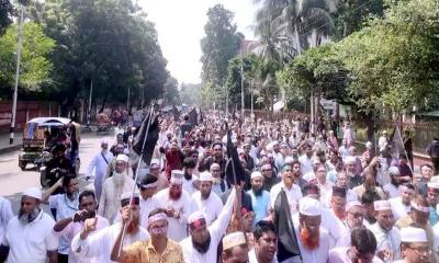 ‘সি আর আবরার, আর নেই দরকার’ স্লোগানে শিক্ষকদের কালো পতাকা মিছিল