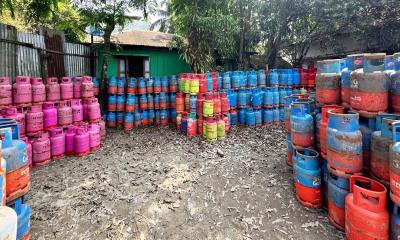 বানারীপাড়ায় অবৈধভাবে গ্যাস সিলিন্ডার মজুত, ১ লাখ টাকা জরিমানা