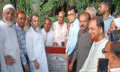 ফরিদগঞ্জে সড়ক উদ্বোধন করলেন নবনির্বাচিত এমপি এম এ হান্নান