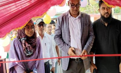 পোরশা উপজেলা বিভিন্ন প্রতিষ্ঠান পরিদর্শন করলেন জেলা প্রশাসক