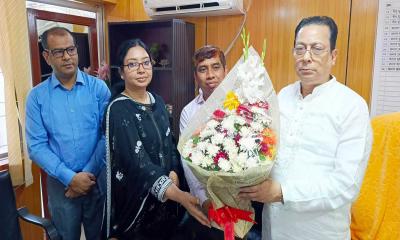 মাদারীপুর জেলা পরিষদের প্রশাসকের দায়িত্ব গ্রহণ