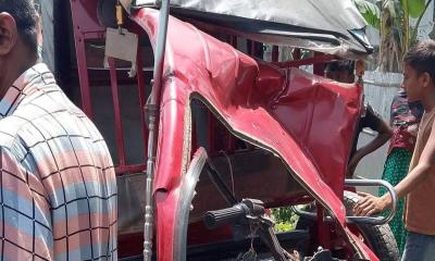 উলিপুরে ট্রাক্টর ও অটোরিকশার সংঘর্ষে নিহত ১