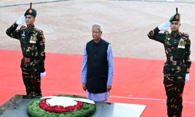 শহীদ বুদ্ধিজীবী স্মৃতিসৌধে প্রধান উপদেষ্টার শ্রদ্ধা নিবেদন