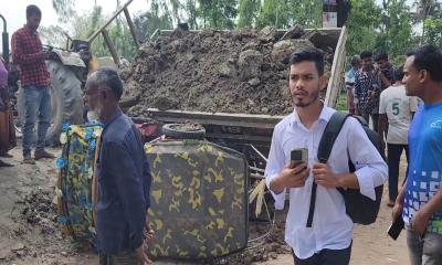 কাউনিয়ায় ট্রাক্টর-অটোরিকশা সংঘর্ষ: এক নারী নিহত, আহত ৪