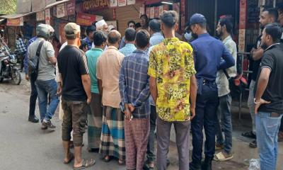 টাঙ্গাইলে অনুমোদনহীন মিনি পেট্রোল পাম্প বন্ধ, মালিককে জরিমানা