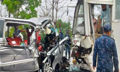 বাগেরহাটের রামপালে বাস-মাইক্রোবাস সংঘর্ষে ১৩ জন নিহত
