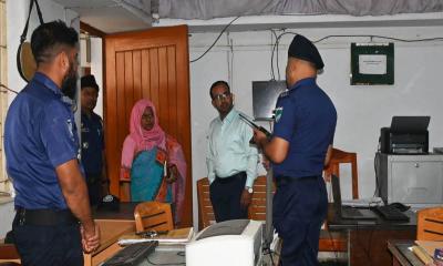 মাগুরায় দপ্তর পরিদর্শনে সেবার মান বাড়ানোর নির্দেশ