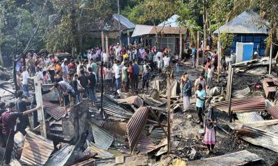 ফরিদগঞ্জে ভয়াবহ অগ্নিকাণ্ডে ২০ বসতঘর পুড়ে ছাই, ১১ পরিবার নিঃস্ব