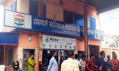 চুয়াডাঙ্গায় ভোক্তা অধিকারের অভিযান, ফিলিং স্টেশনসহ ৩ প্রতিষ্ঠানকে জরিমানা