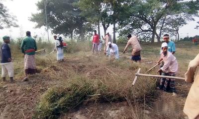 বাজিতপুরে গ্রামবাসীর স্বেচ্ছাশ্রমে পরিষ্কার হলো ঐতিহ্যবাহী কবরস্থান