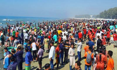 পূজার ছুটি শুরুর আগেই কক্সবাজারে পর্যটকদের ভিড়