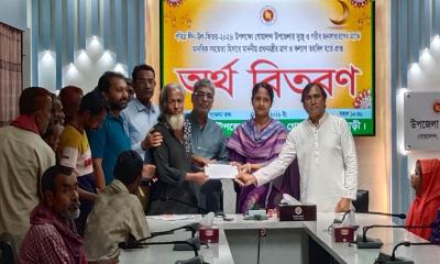 গোয়ালন্দে প্রধানমন্ত্রীর ত্রাণ ও কল্যাণ তহবিলের অর্থ বিতরণ
