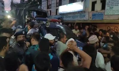 চট্টগ্রামে ৩ বছরের শিশু ধর্ষণ, আসামি ধরতে গিয়ে অবরুদ্ধ পুলিশ