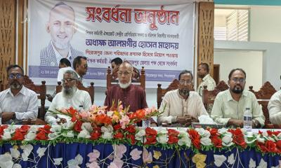 পিরোজপুর জেলা পরিষদ প্রশাসক আলমগীর হোসেনকে শিক্ষক-কর্মচারী ঐক্য জোটের সংবর্ধনা