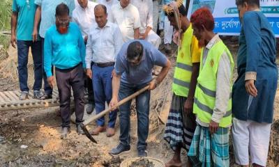 কৃষি উৎপাদন বাড়াতে শিবগঞ্জে এক কিলোমিটার খাল পুনঃখনন শুরু