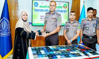 ১০১টি হারানো মোবাইল উদ্ধার করে মালিকদের দিল আরএমপি