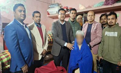 সোনারগাঁয়ে এতিম শিক্ষার্থীদের মাঝে কম্বল বিতরণ করলেন ইউএনও