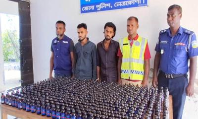 দুর্গাপুরে ৬০০ বোতল ফেনসিডিলসহ দুই মাদক ব্যবসায়ী আটক